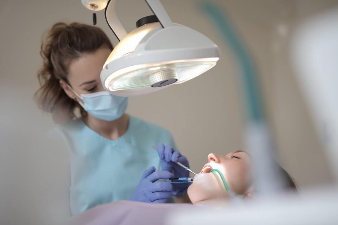 Usuwanie zęba przez dentystę - o czym należy wiedzieć?