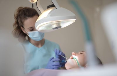 Usuwanie zęba przez dentystę - o czym należy wiedzieć?